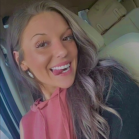 Meet your Posher, Alyssa👑 - Picture 5 of 13